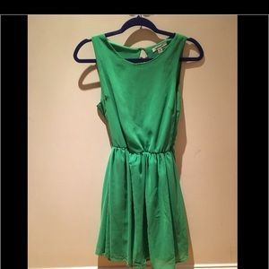 Green mini dress with opening in the back
